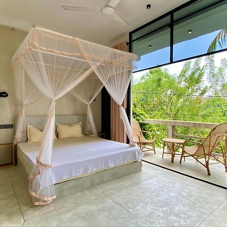 Lotus Surf House Hotel Midigama Timur Bagian luar foto