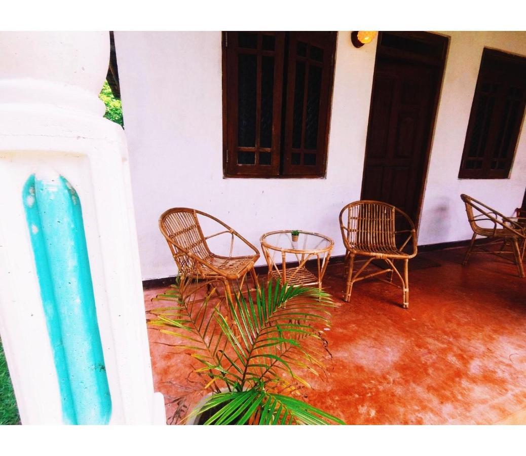 Lotus Surf House Hotel Midigama Timur Ruang foto