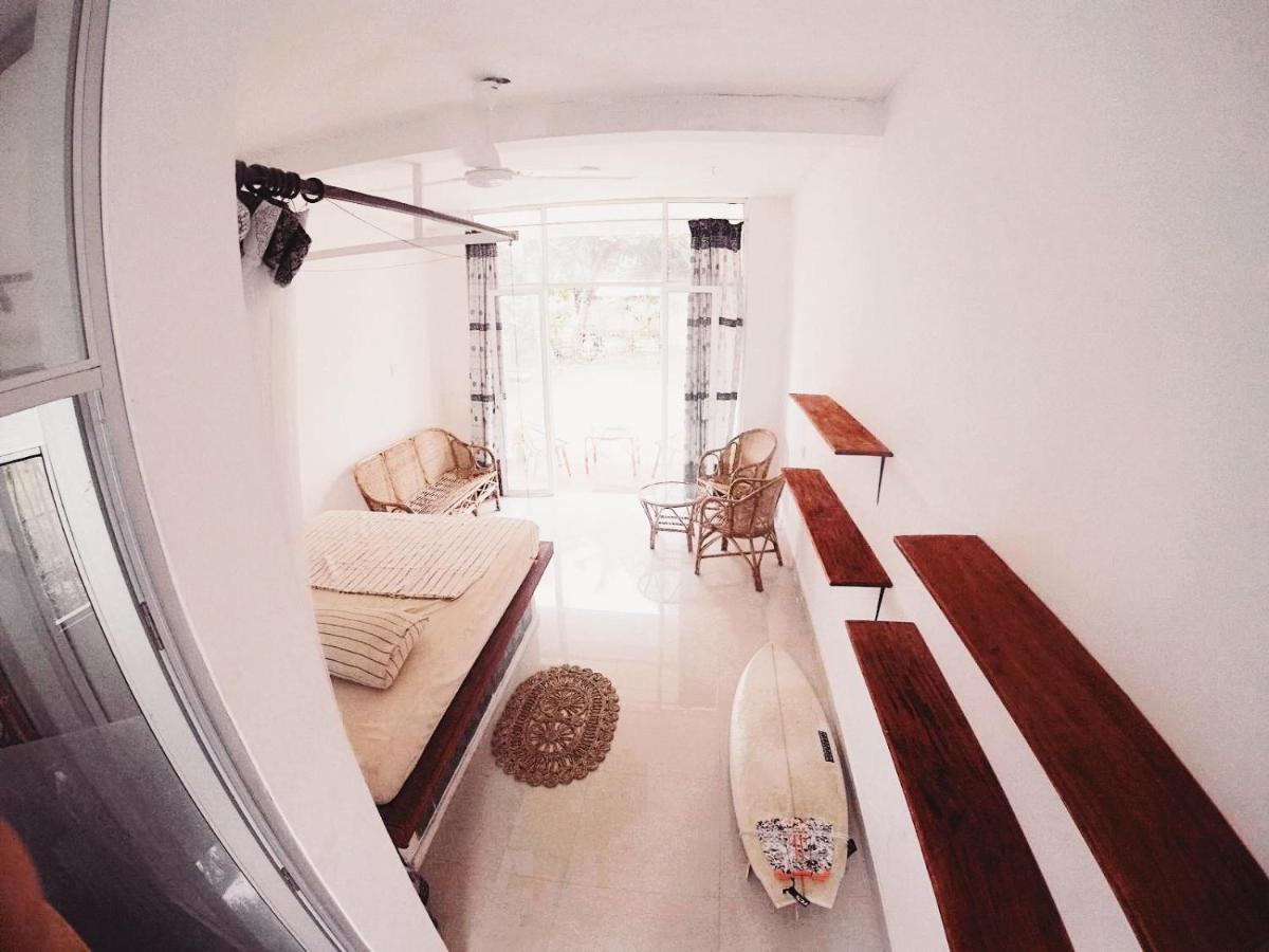 Lotus Surf House Hotel Midigama Timur Ruang foto