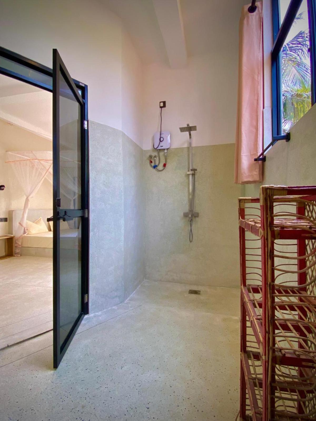 Lotus Surf House Hotel Midigama Timur Bagian luar foto