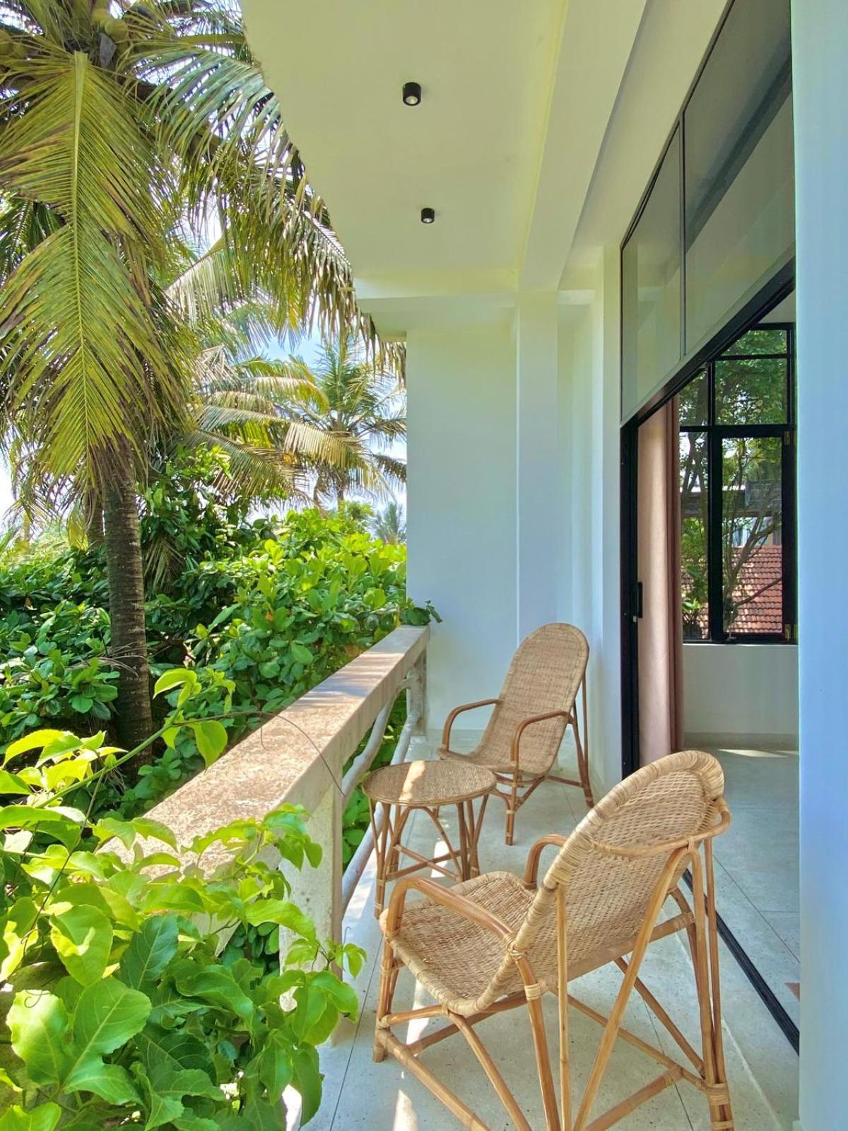 Lotus Surf House Hotel Midigama Timur Bagian luar foto