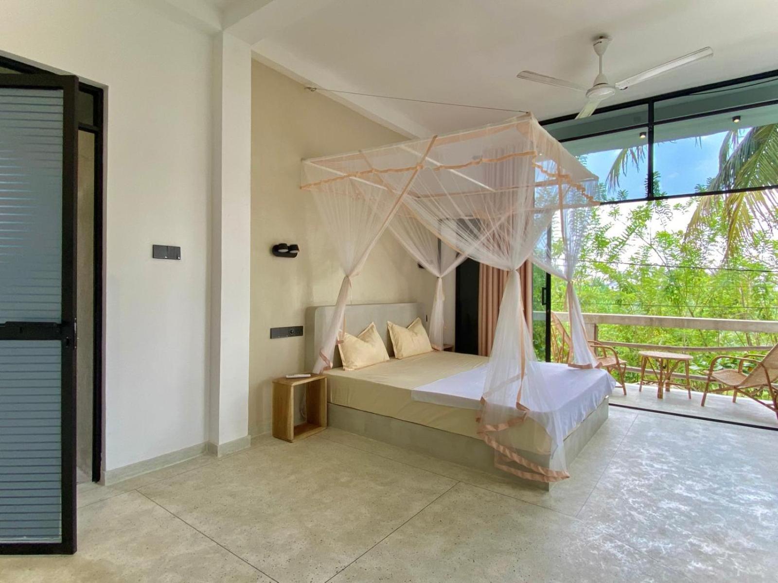 Lotus Surf House Hotel Midigama Timur Bagian luar foto