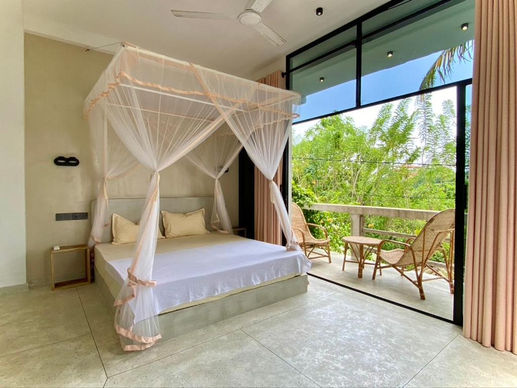 Lotus Surf House Hotel Midigama Timur Bagian luar foto