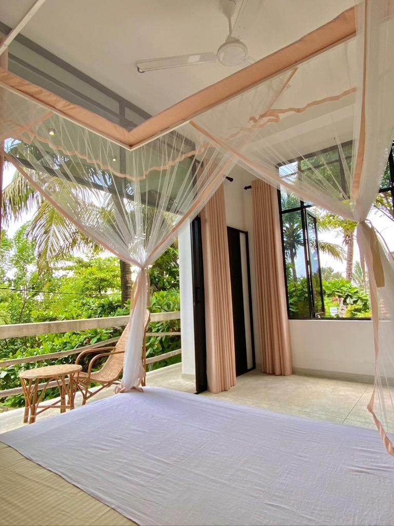 Lotus Surf House Hotel Midigama Timur Bagian luar foto