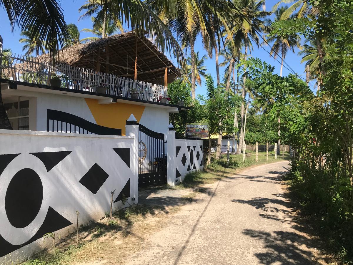 Lotus Surf House Hotel Midigama Timur Bagian luar foto